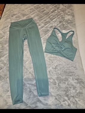 Worn Once Paragon Gem Green Ruched Racerback Sports Bra Pant Set